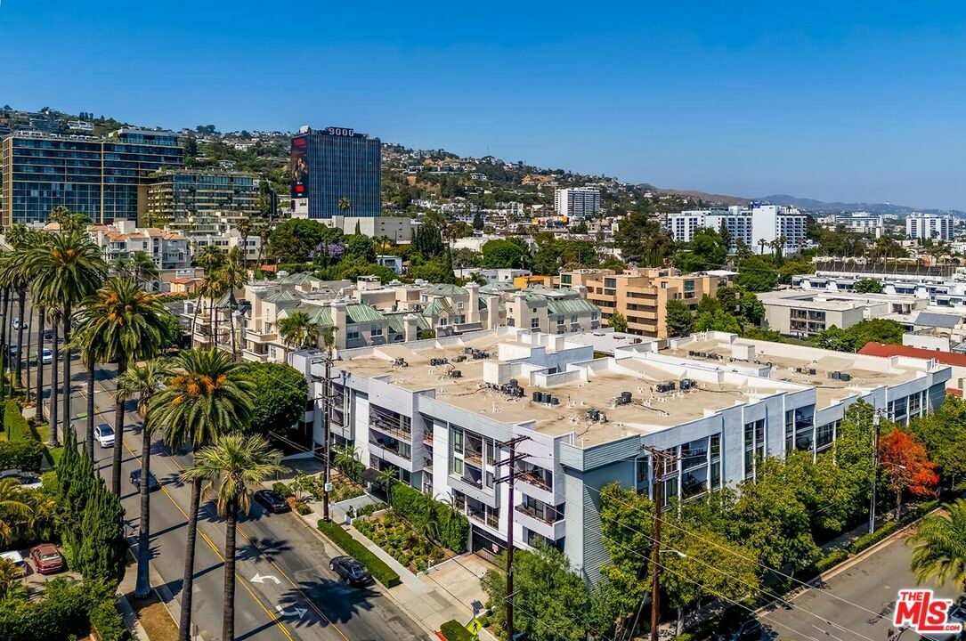 Property Photo: 906 N Doheny Dr CA 90069