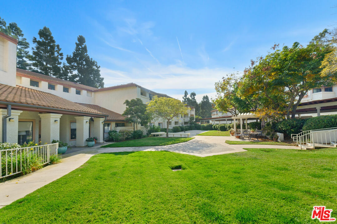 Property Photo: 501 Palisades Dr CA 90272