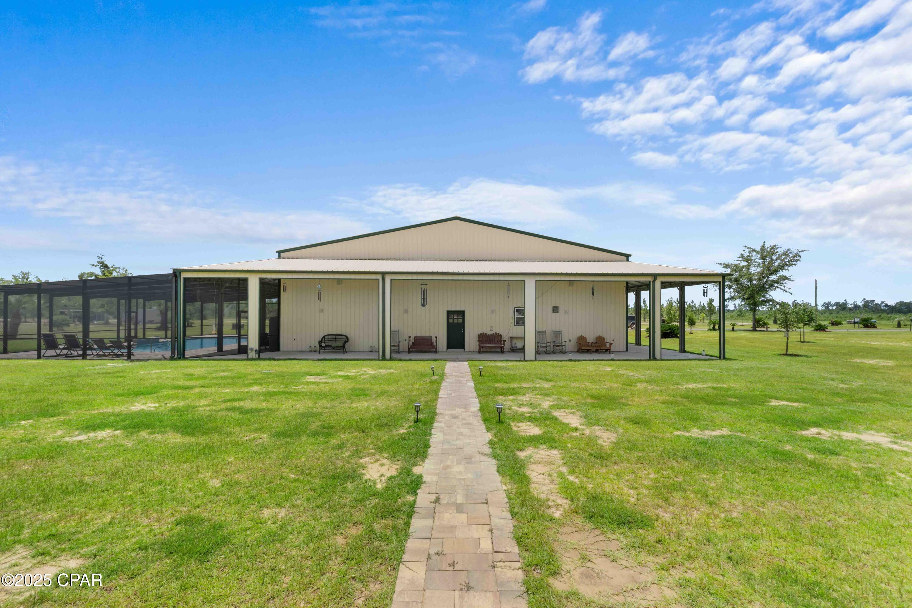 Property Photo: 701 State Road 20 W FL 32466