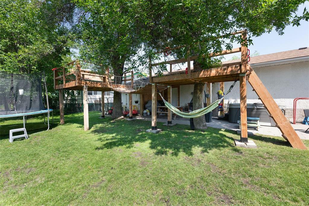 Property Photo: 11 Roselawn Bay MB R0A 1E0
