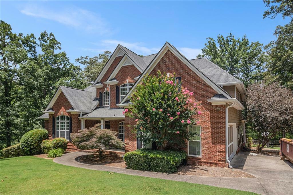 Property Photo: 6255 Hedgestone Way GA 30135