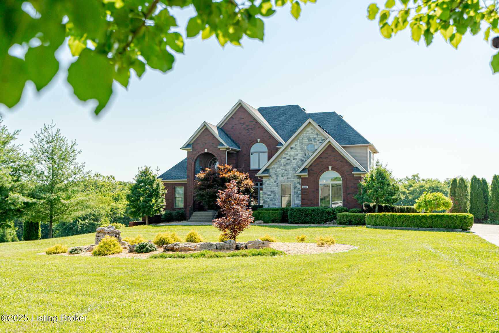 Property Photo: 200 Bellefonte Ct KY 40067