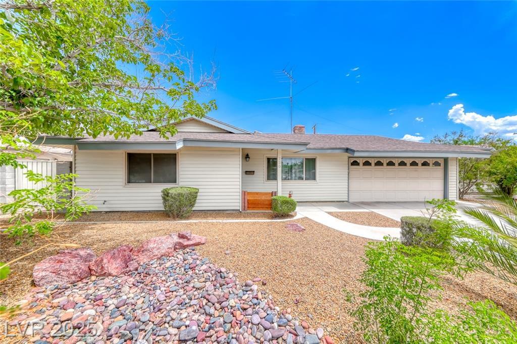 Property Photo:  720 McDermit Street  NV 89107 