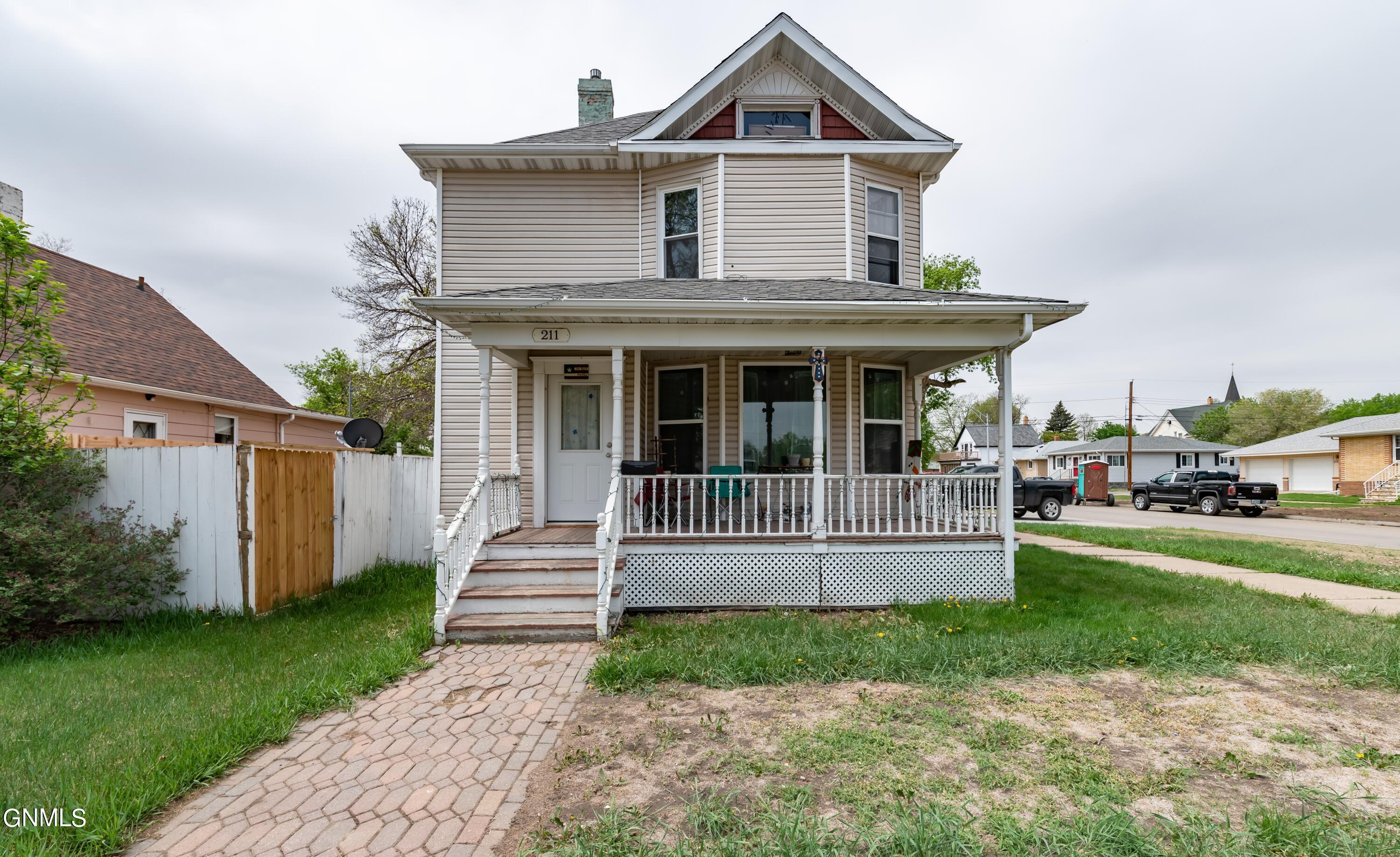 Property Photo: 211 2nd Avenue NE ND 58554