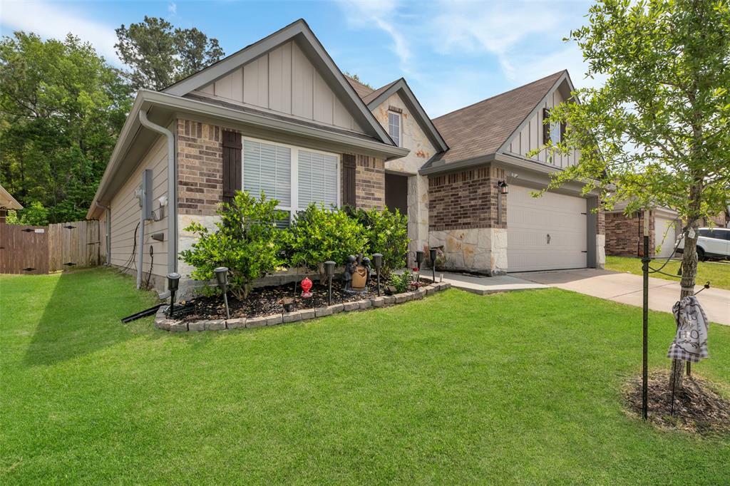 Property Photo: 108 Alessandra Way TX 77320