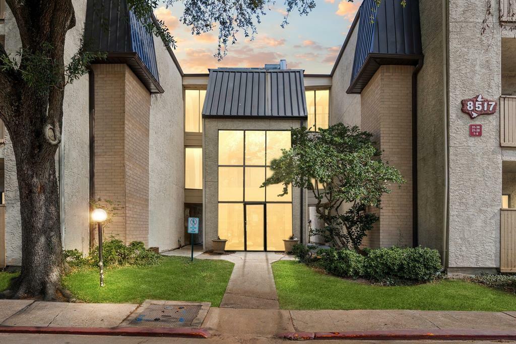 Property Photo: 8517 Hearth Drive 31 TX 77054