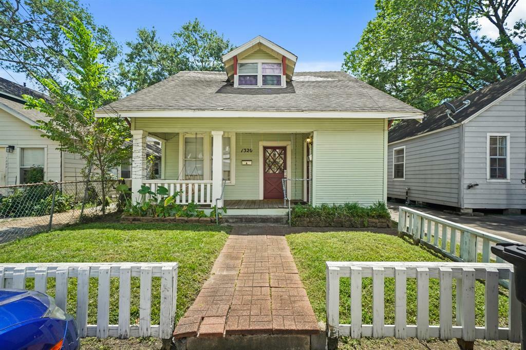 Property Photo: 1320 Alexander Street TX 77008