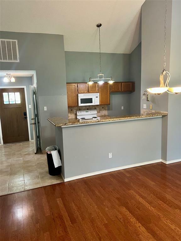 Property Photo: 667 E Country Grove Circle TX 77584