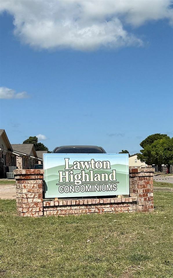 Property Photo: 7906 NW Crossland Cir OK 73505