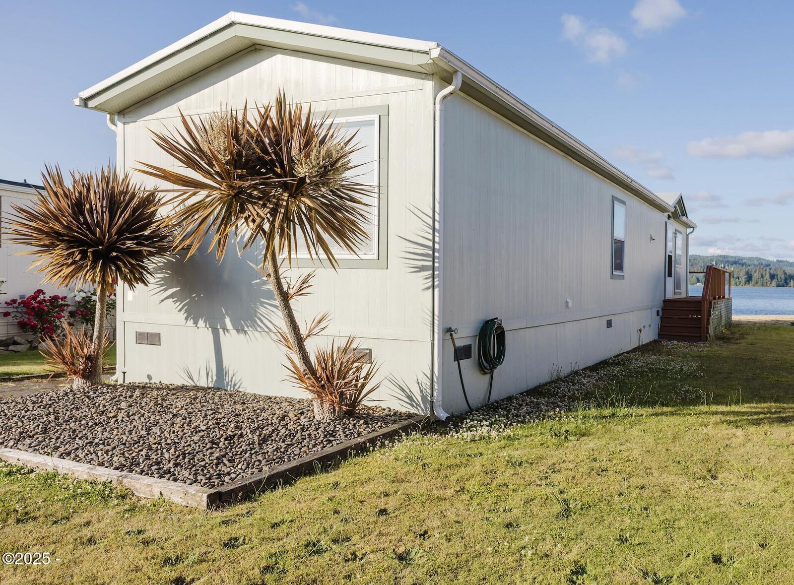 Property Photo:  955 NE Mill Street E7  OR 97394 