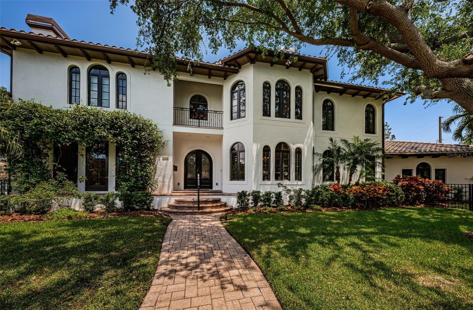 Property Photo: 147 Bay Point Drive NE FL 33704