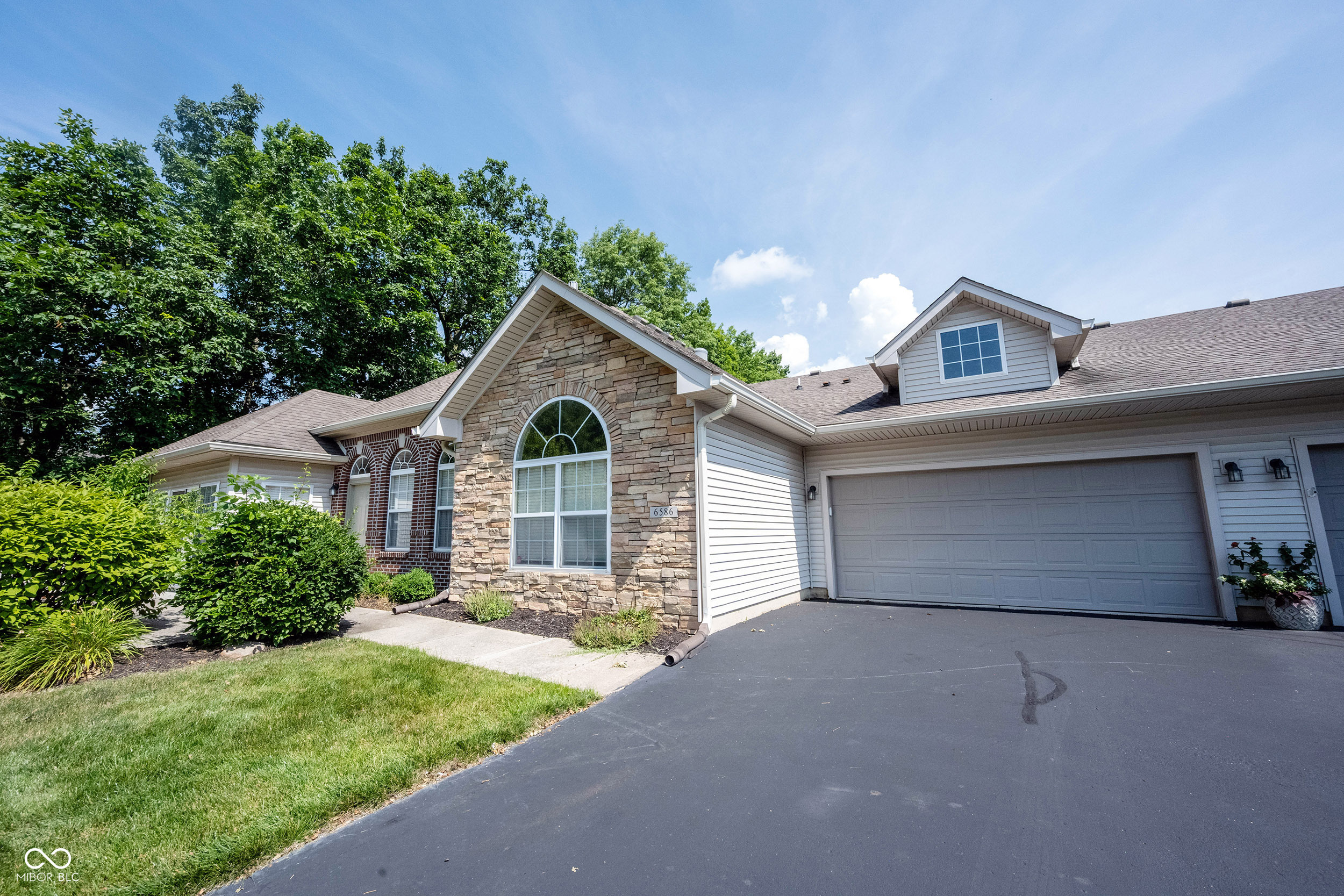 Property Photo: 6586 Quail Run IN 46038