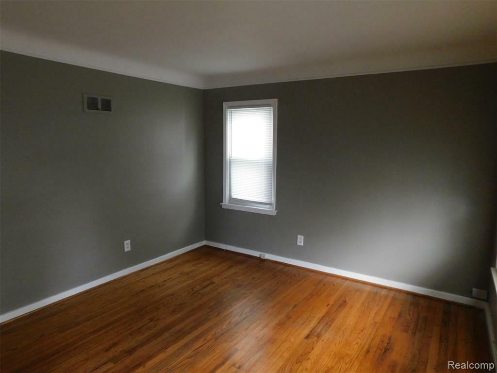 24234 Wilmot Avenue  Eastpointe MI 48021 1350 photo