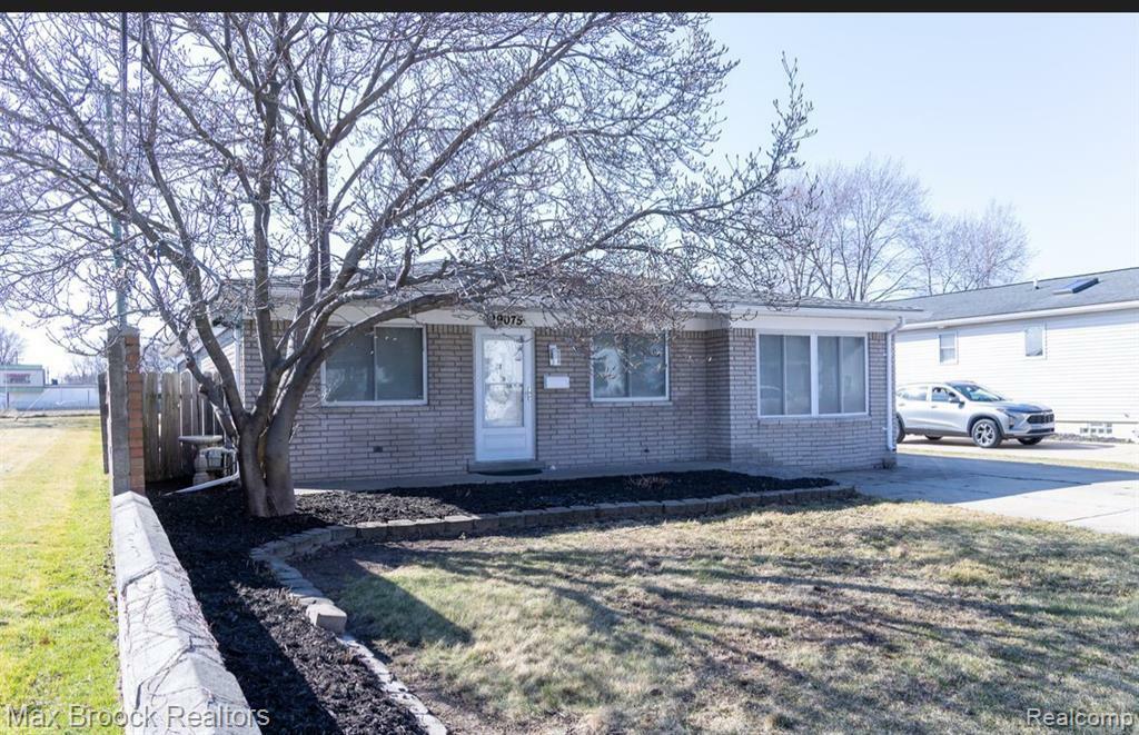 Property Photo: 29075 Congress Street MI 48066 2259