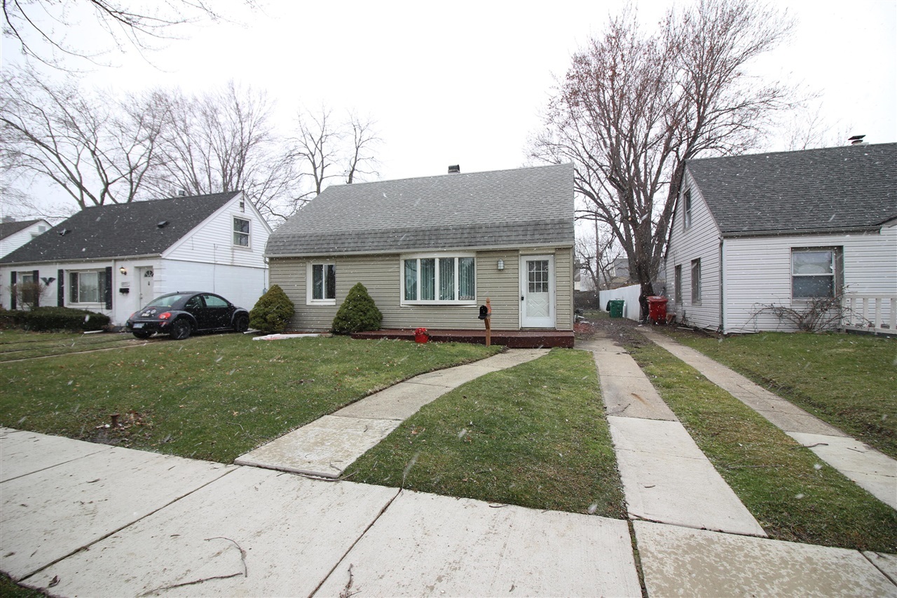 22779 Almond Avenue  Eastpointe MI 48021-1902 photo
