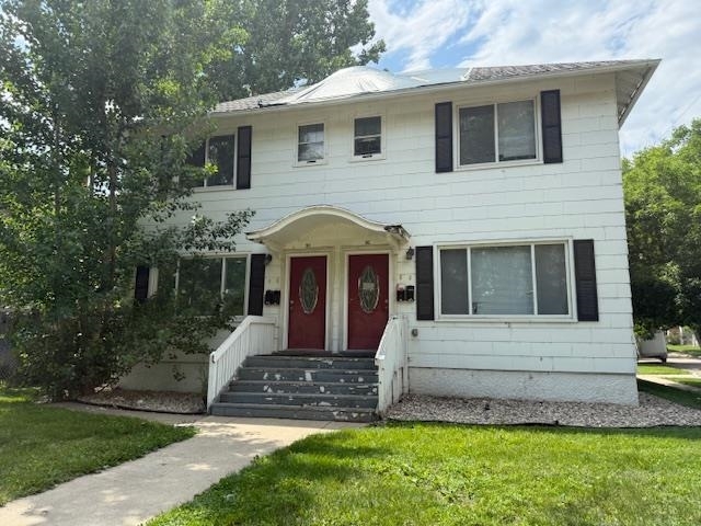 Property Photo:  102 8th St SE  ND 58701 
