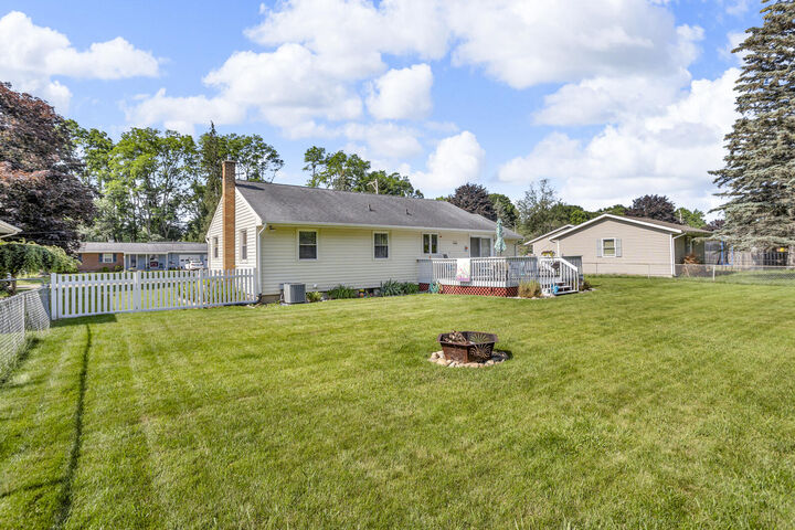 Property Photo: 2606 S Saint Anthony Street MI 49203