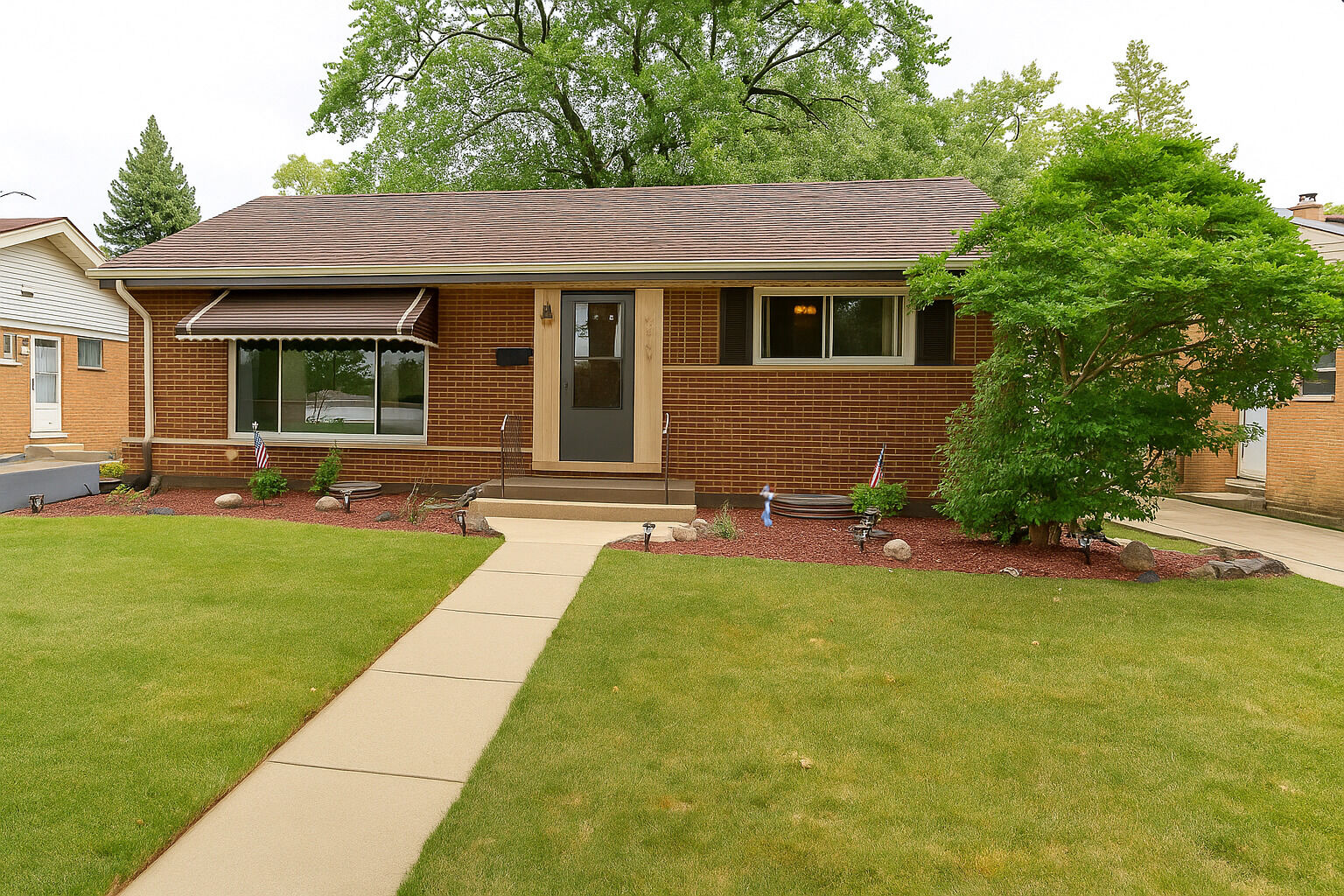 Property Photo: 2205 Mayfair Avenue IL 60154