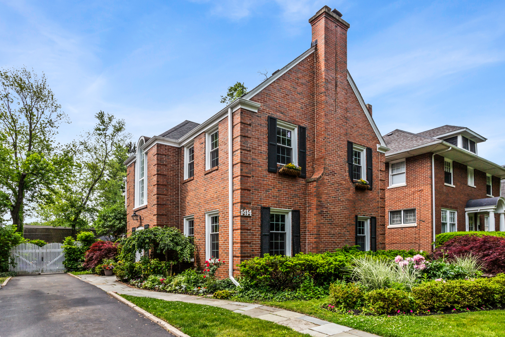 Property Photo: 1414 Lincoln Street IL 60201