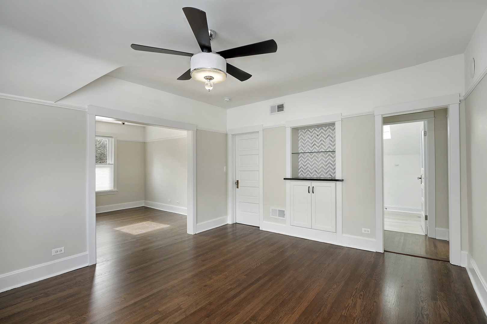 Property Photo:  1121 Grant Street 2  IL 60201 