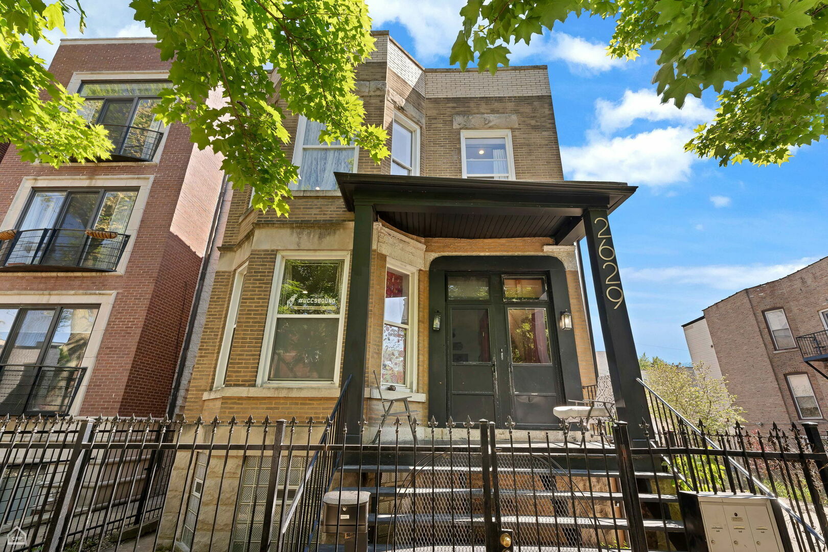 2629 W Evergreen Avenue  Chicago IL 60622 photo