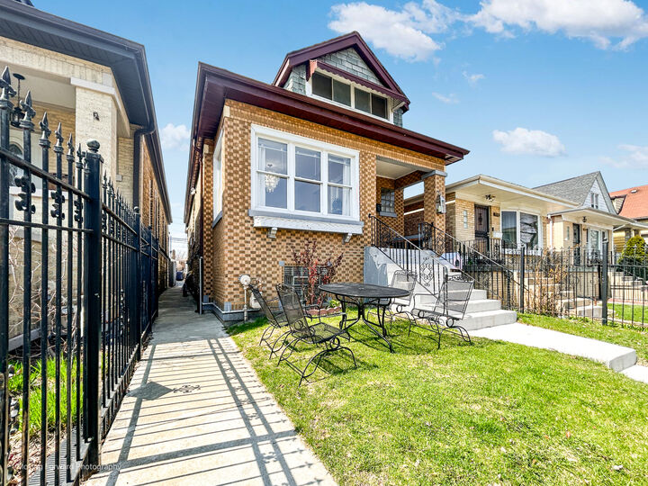 Property Photo: 3422 N Kolmar Avenue IL 60641