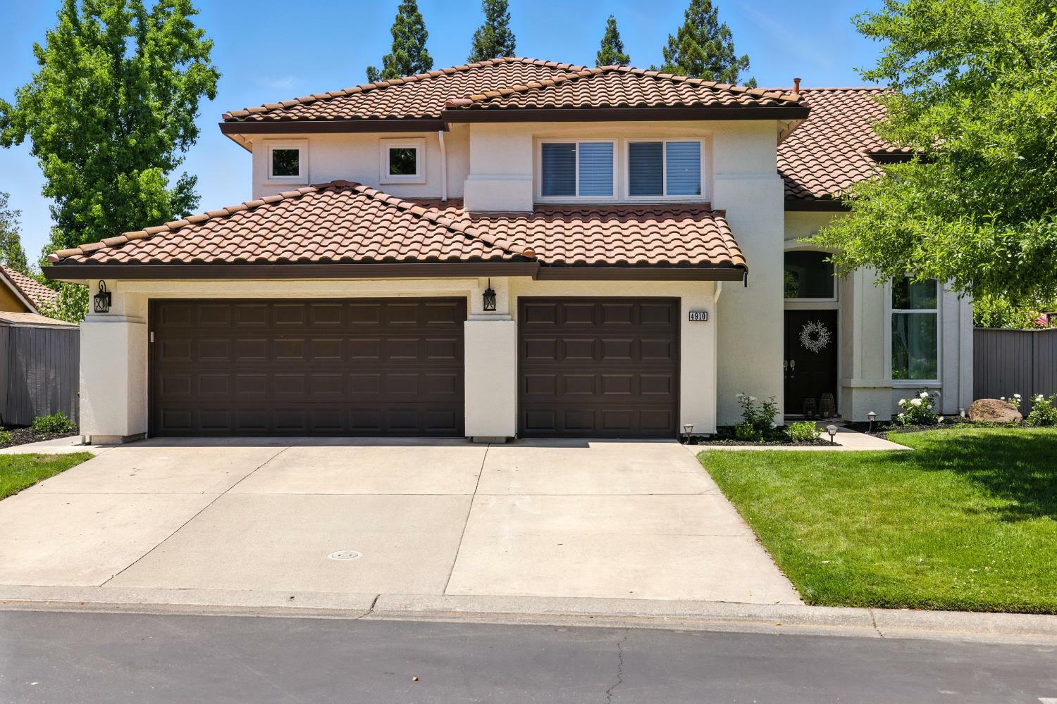 Property Photo: 4910 Knightswood Way CA 95746