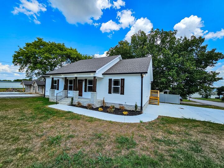Property Photo: 1000 Woodbury TN 37160