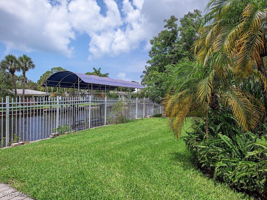 Property Photo: 1486 13th Avenue N FL 34102