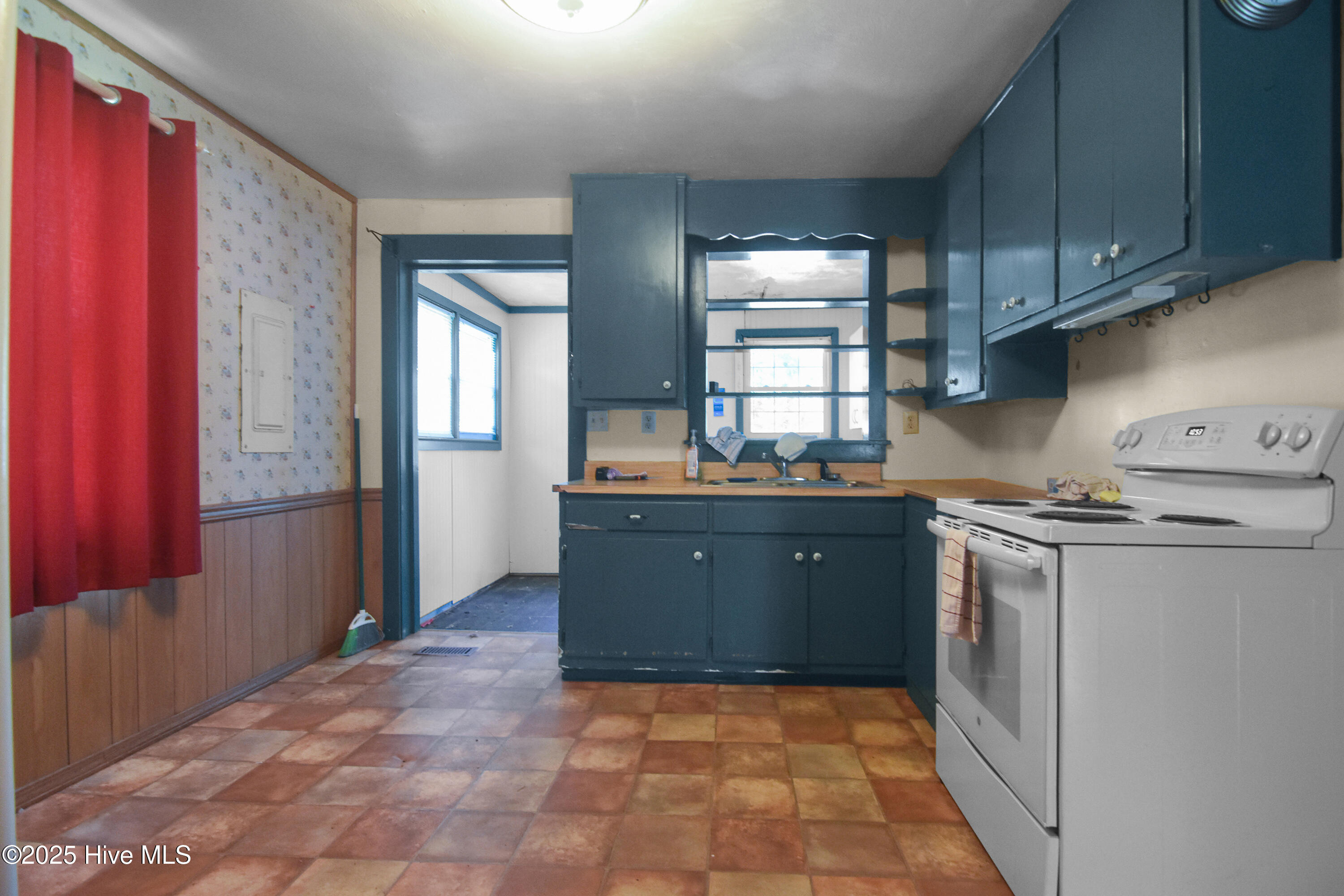 Property Photo: 1311 Hazel Avenue NC 28560