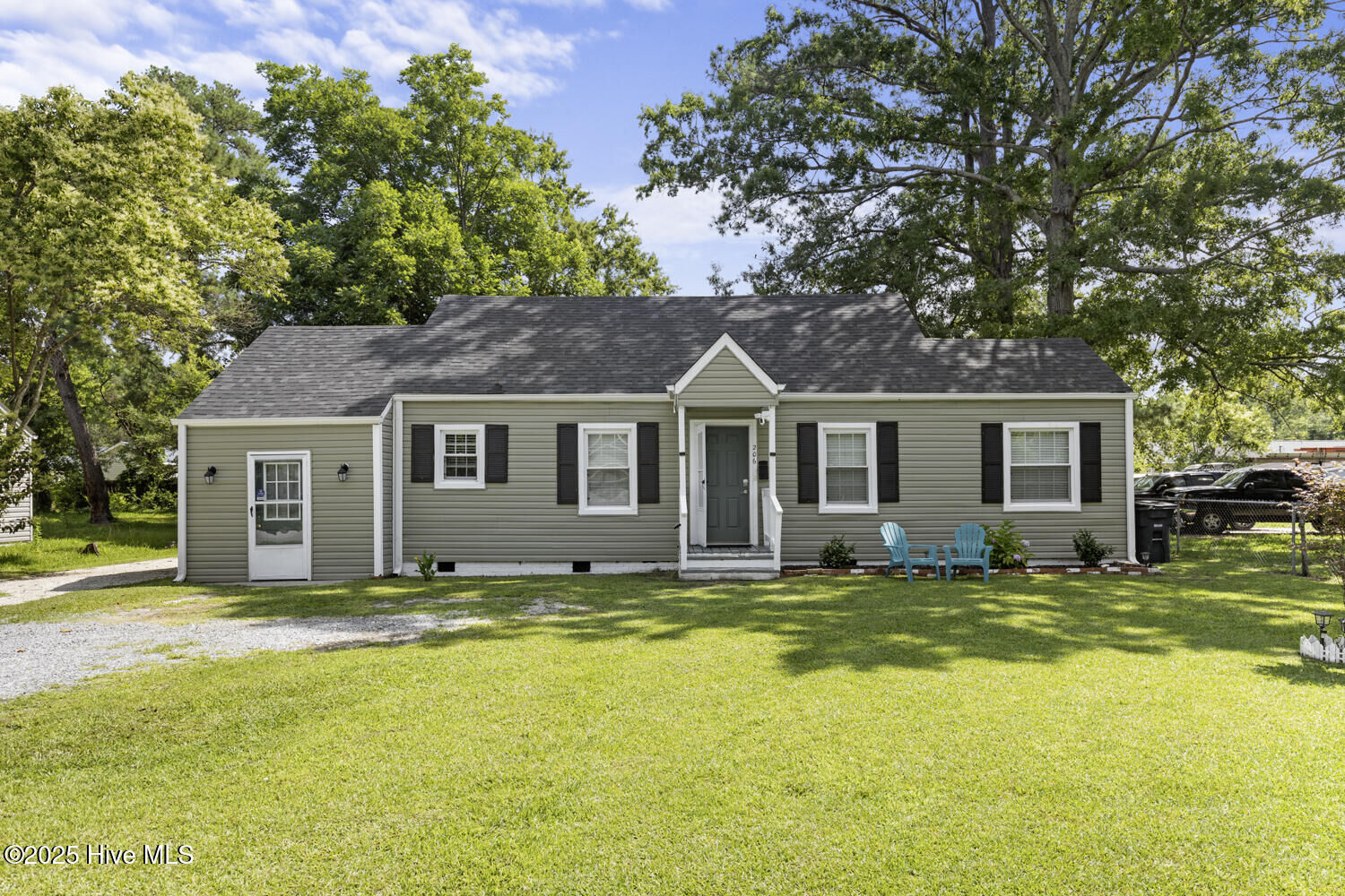 Property Photo:  206 Sherwood Road  NC 28540 