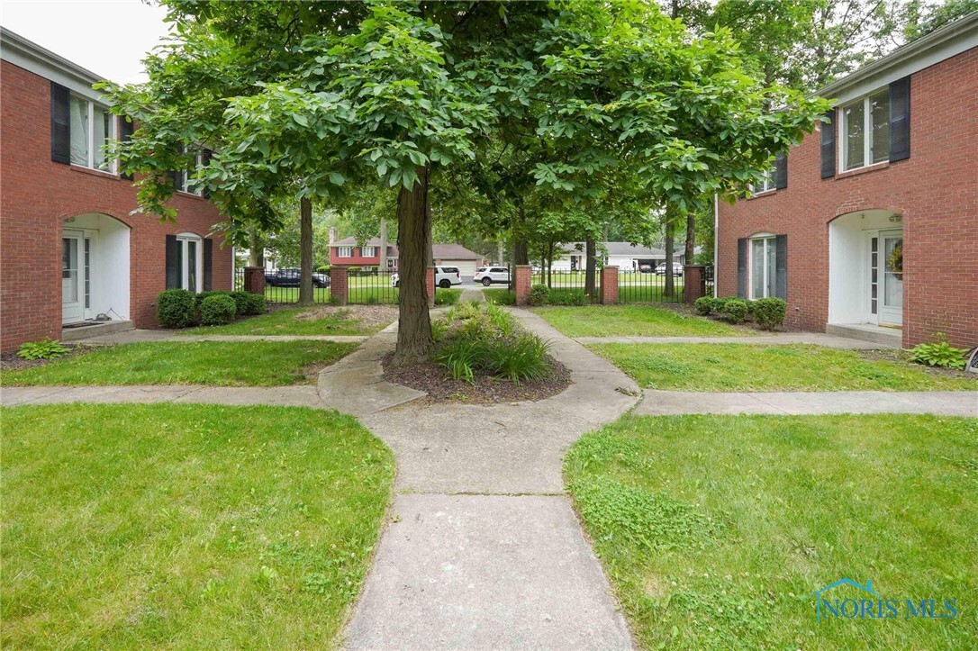 Property Photo: 1902 Queenswood Drive U7 OH 45840