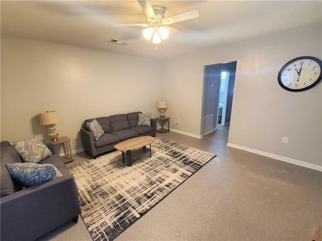 Property Photo: 110 Tau Street B LA 70037