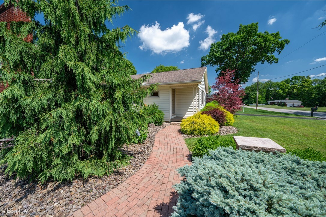 Property Photo: 573 Grandview Avenue OH 44413