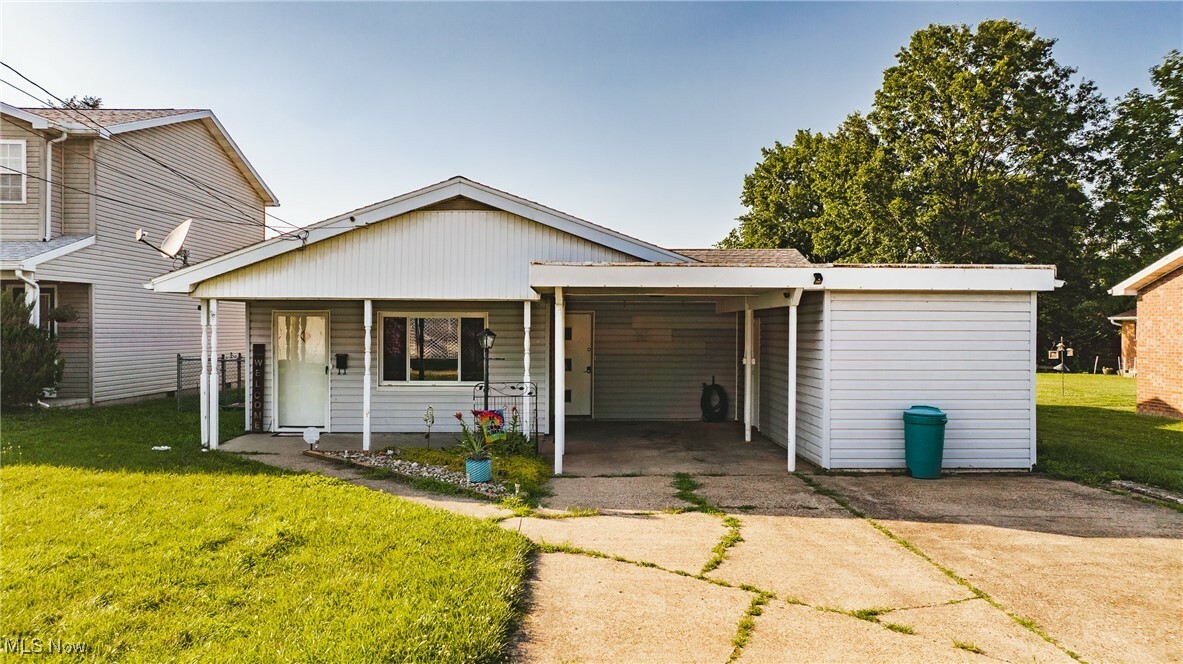Property Photo:  204 W 8 1/2 Street  WV 26187 