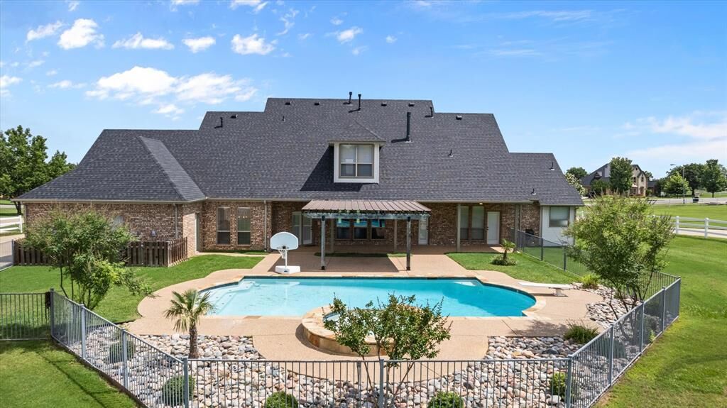 Property Photo: 6417 Gehrig Circle TX 76028