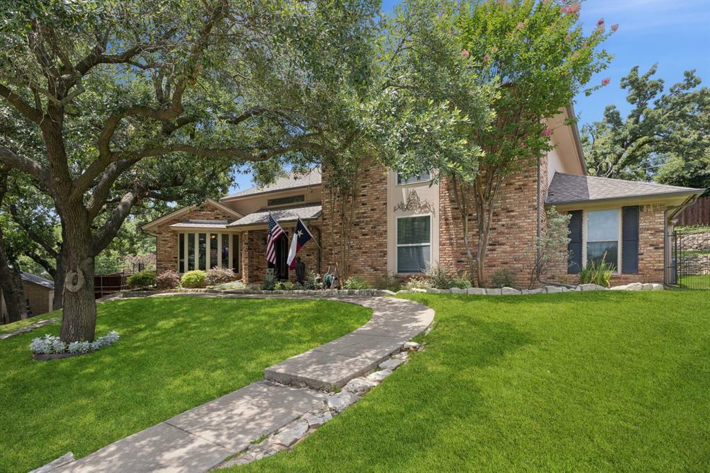Property Photo: 2108 Carmel Court TX 76012