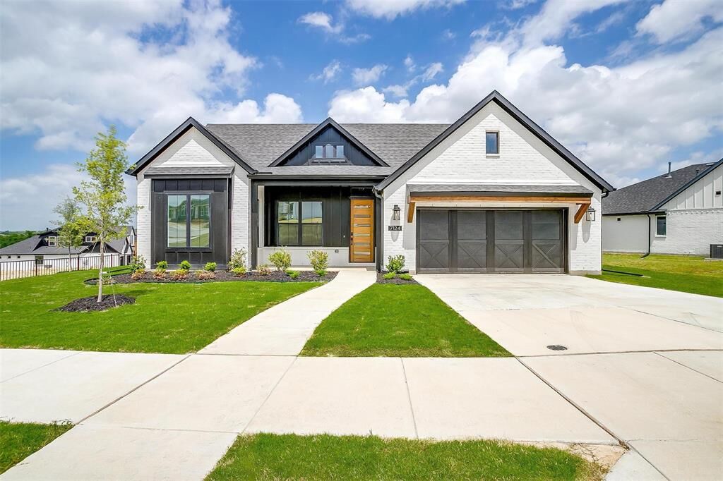 Property Photo: 7124 Brancher Road TX 76179