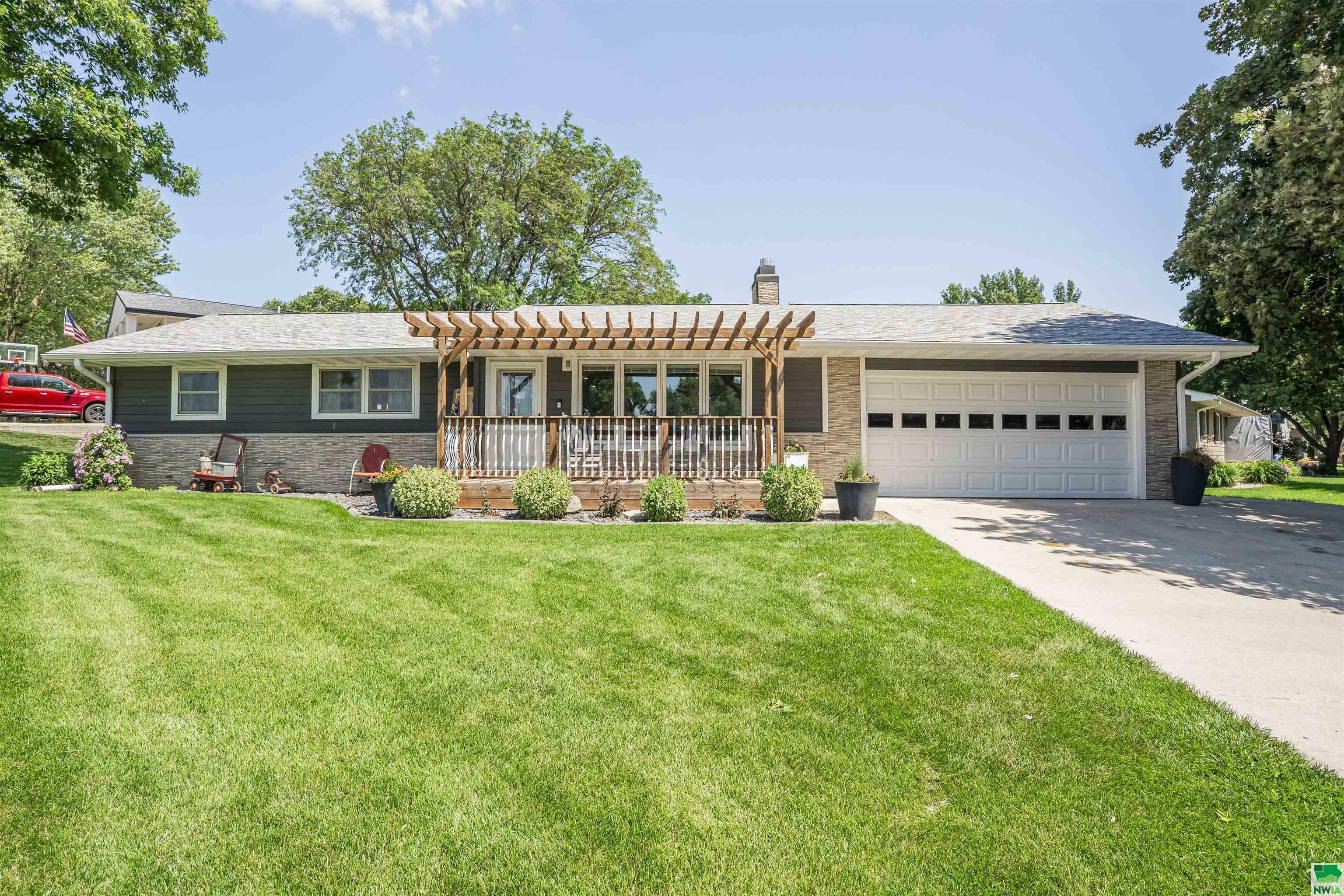 Property Photo:  611 Gemini Rd.  IA 51024 
