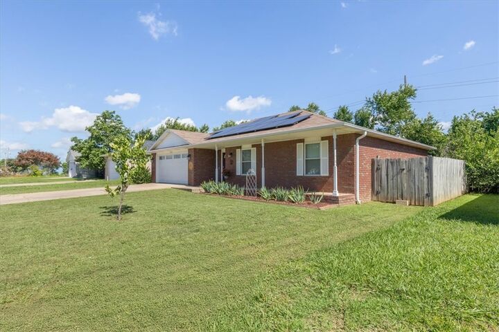 Property Photo:  1203 SE 21st Street  AR 72712 