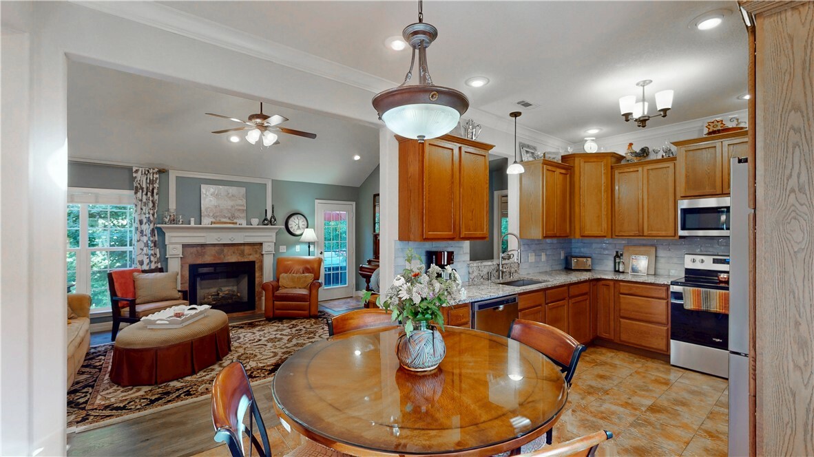 Property Photo:  6 Stirling Lane  AR 72715 