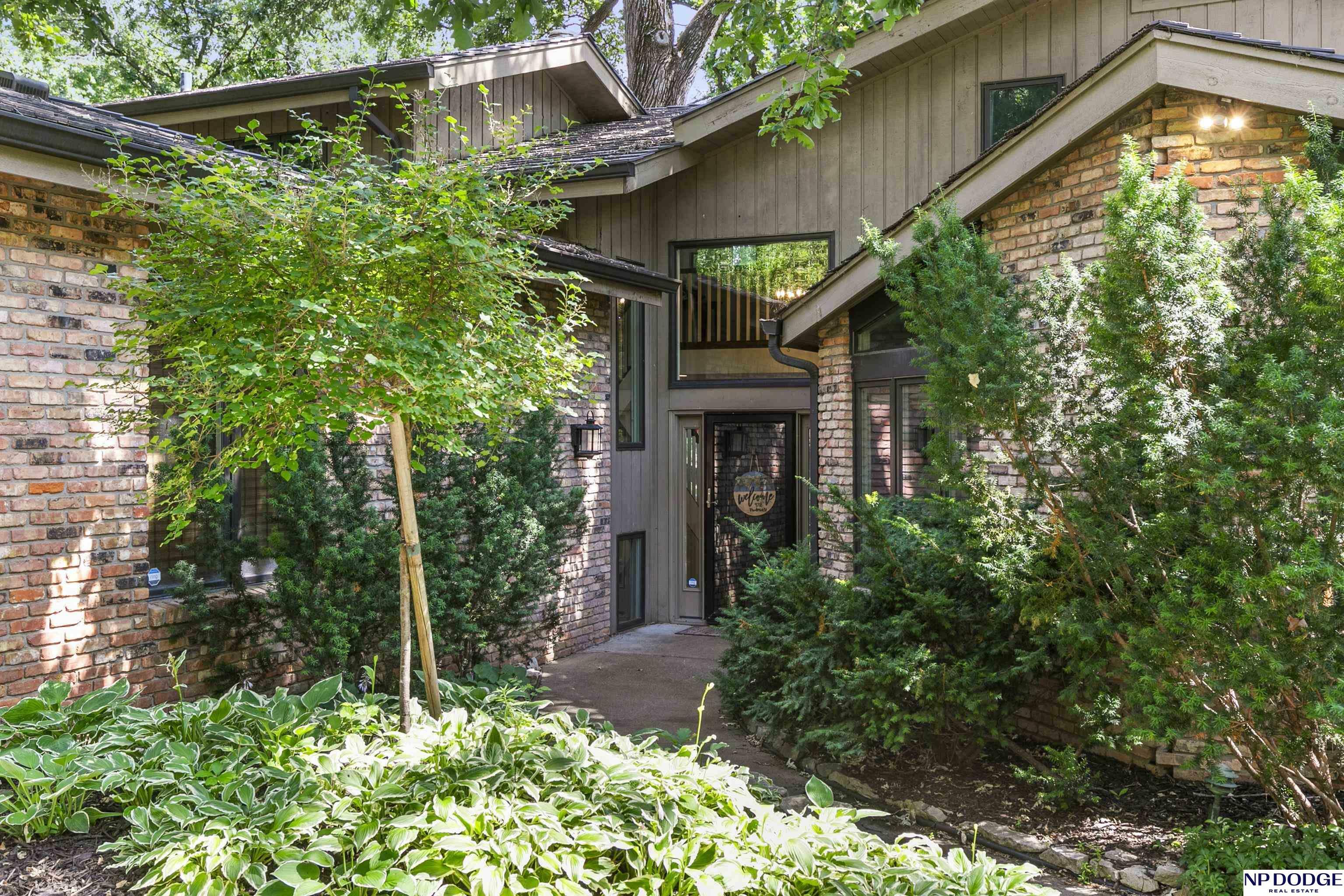 Property Photo: 9718 Frederick Street NE 68124