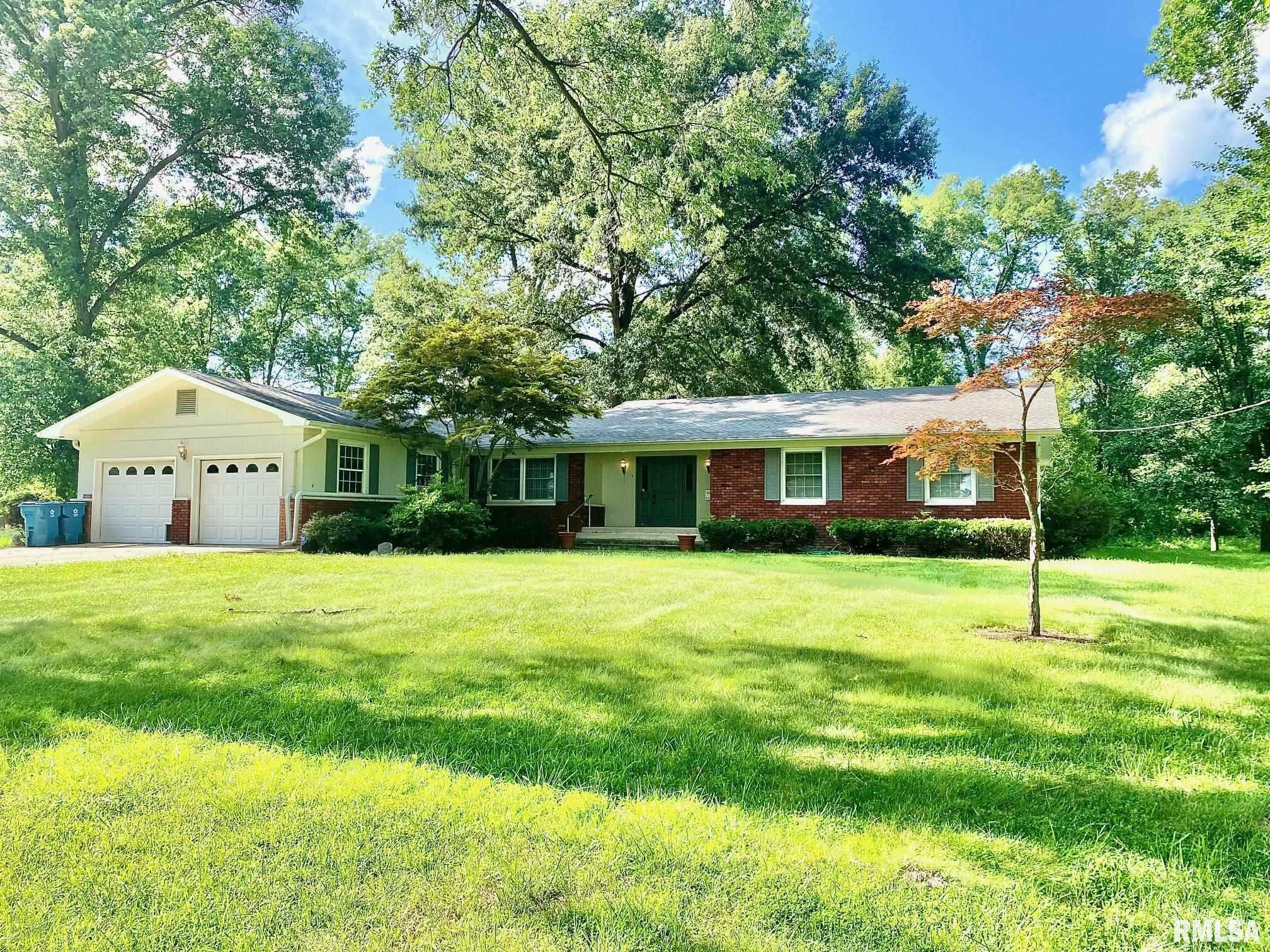 Property Photo: 807 W Market Street IL 62822