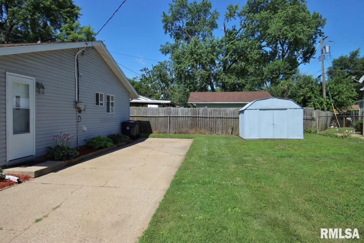 Property Photo: 1409 Alton Street IL 61554