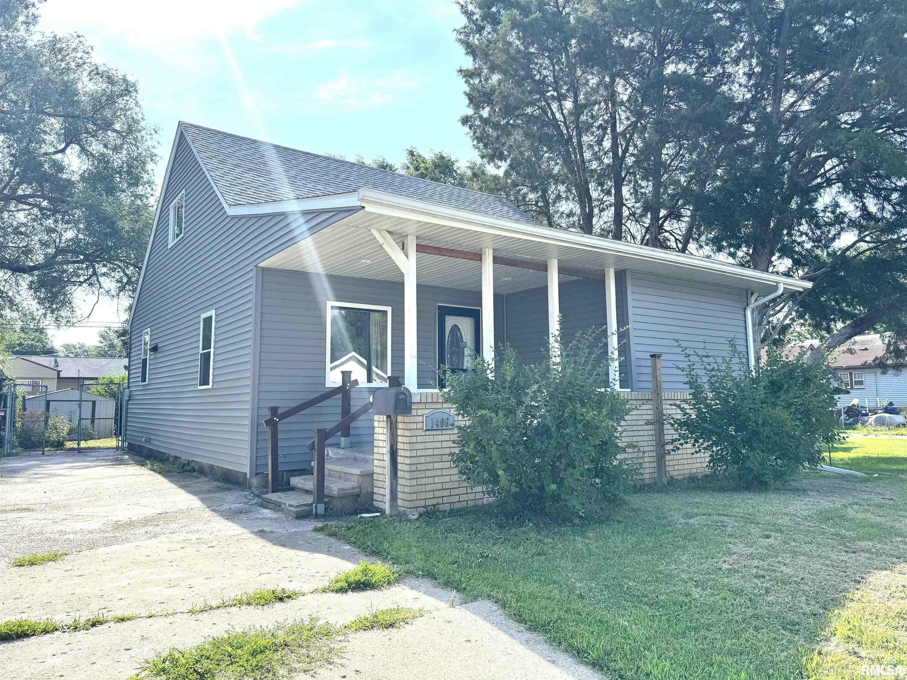 Property Photo: 1406 6th Street IL 61554