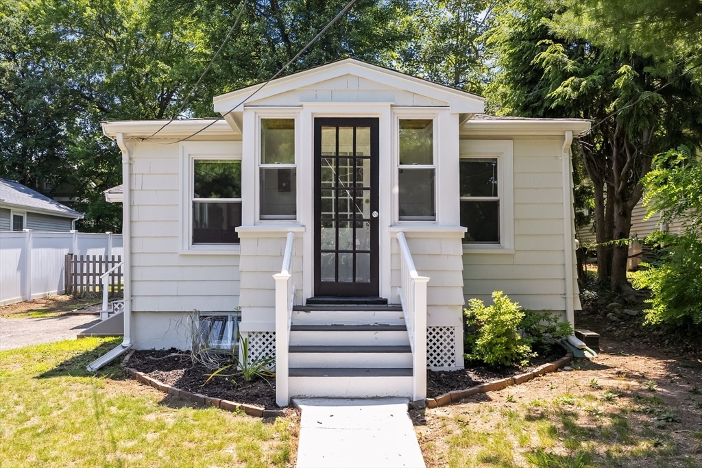 19 Arlington Rd  Dedham MA 02026 photo