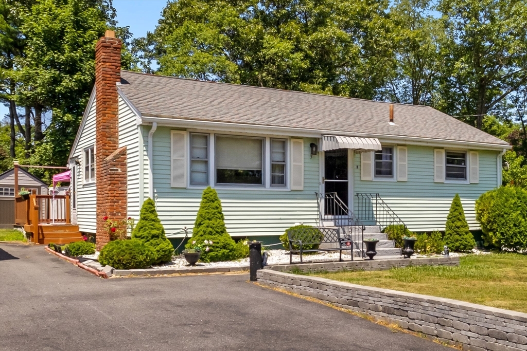 5 Oakwood Avenue  Randolph MA 02368 photo