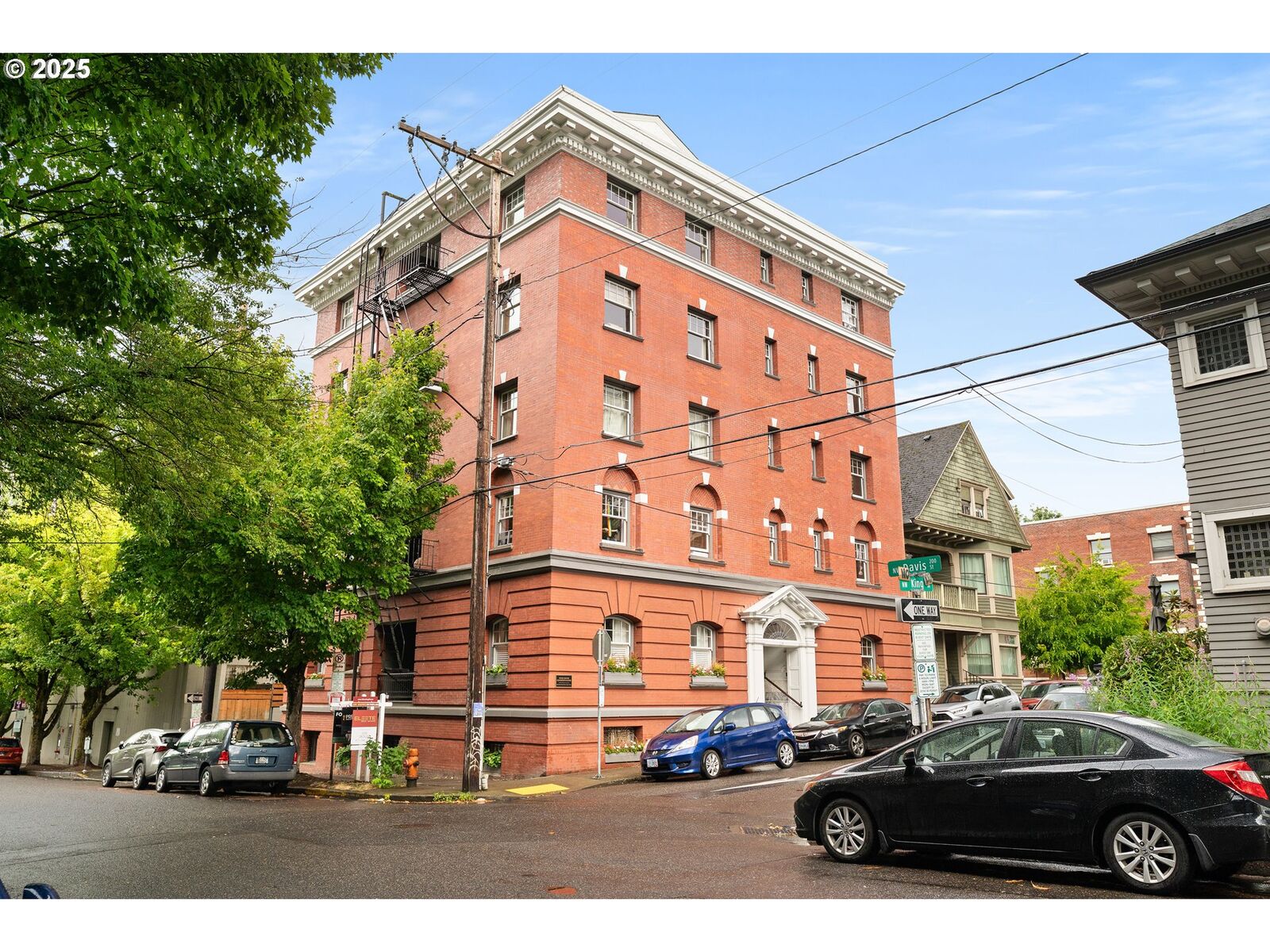 Property Photo: 118 NW King Ave 1 OR 97210