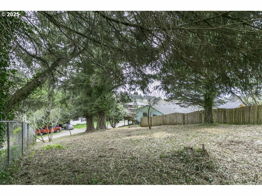 Property Photo: NE 35th St OR 97367