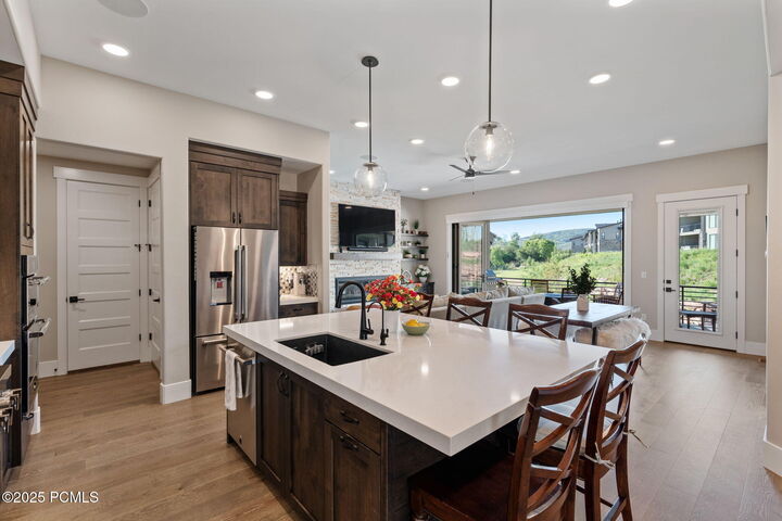 Property Photo: 11422 N Vantage Lane UT 84036